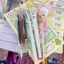 Set de papelería en caja con lapiceras