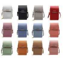 Billetera con colgante y apliques dorados