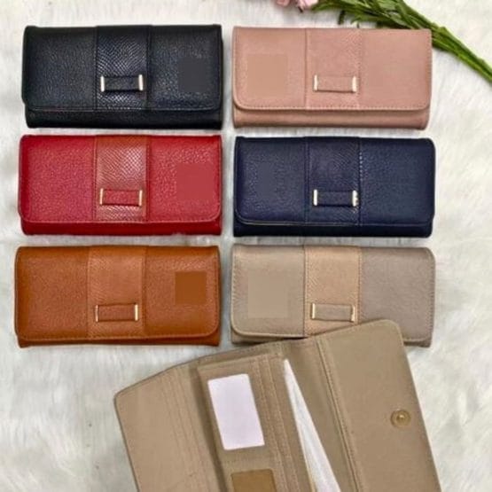 Billetera aplique dorado