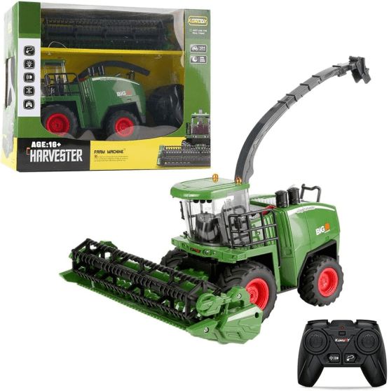 Cosechadora verde en caja