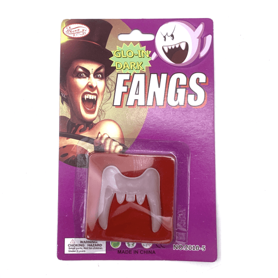 Dientes colmillos vampiro