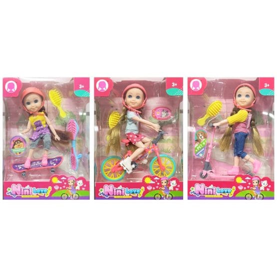 Muñeca en bici, monopatin o skate