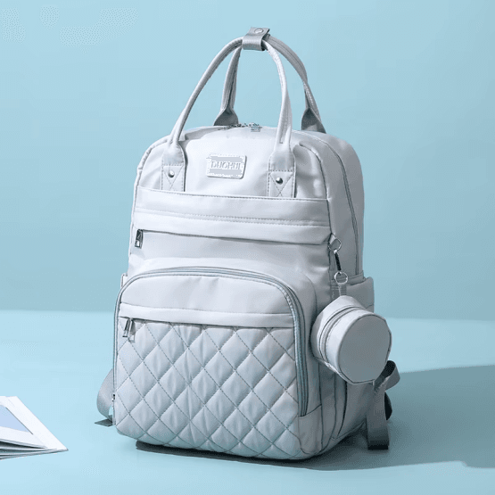 Mochila estilo maternal con monedero capitoneada