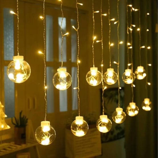 Cortina de 136 luces 2.5m luz calida 0.7m de altura