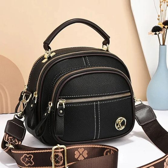 Cartera con cierre frontal correa estampada