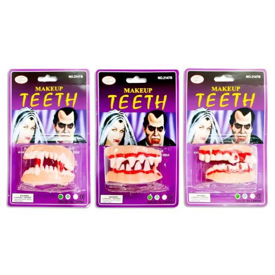 Dientes deformes con sangre x2