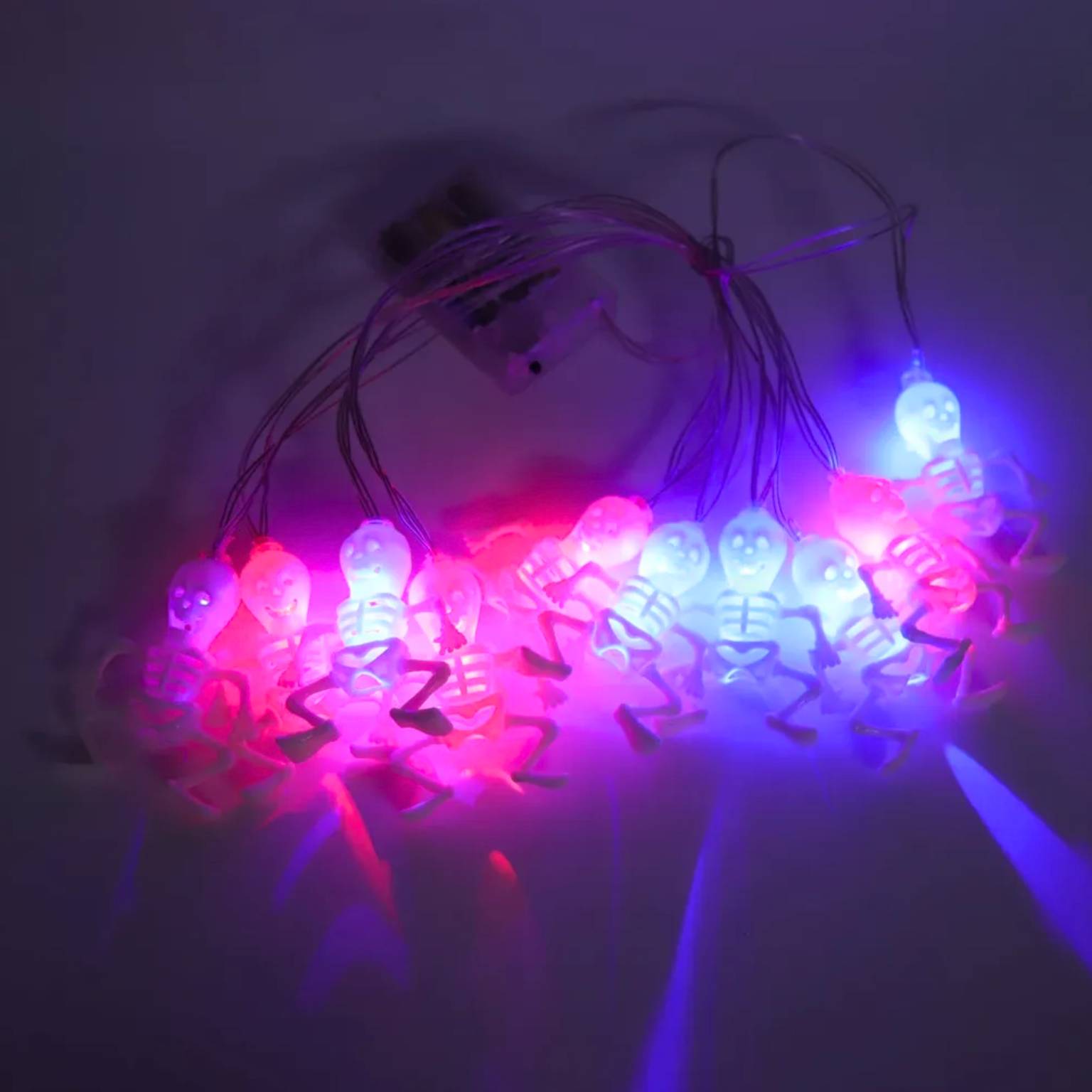 Guia luces led x10 calaveras halloween 7cm