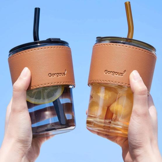 Vaso de vidrio con tapa y sorbito 400ml
