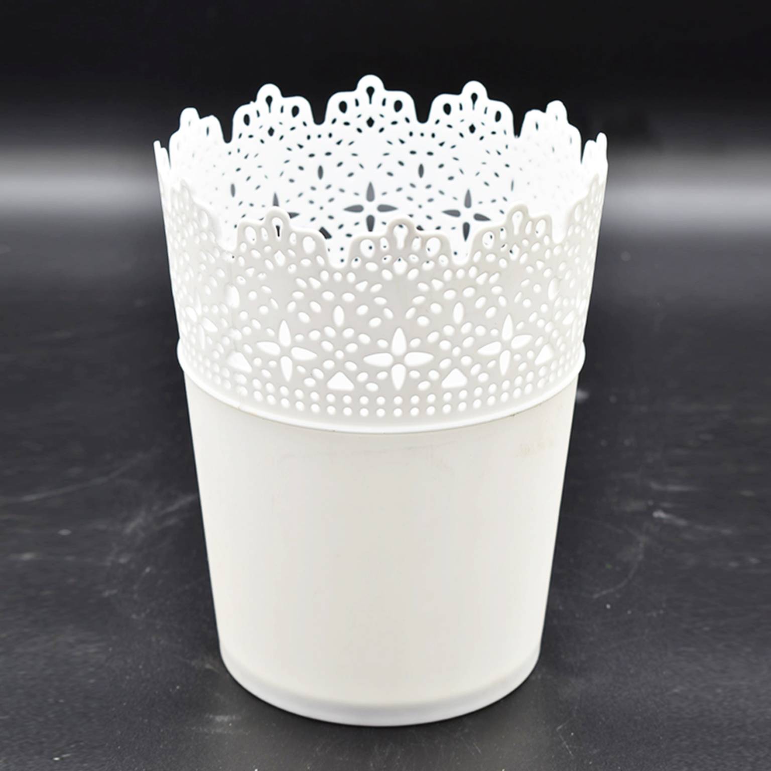 Florero plastico con diseño en borde 16.5×10 cm