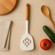 Espumadera calada silicona mango madera 37×10 cm