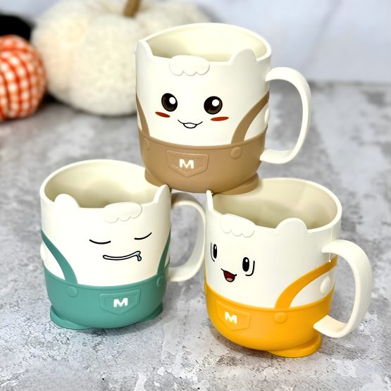 Taza de plastico gatito con overol 7.5×8 cm