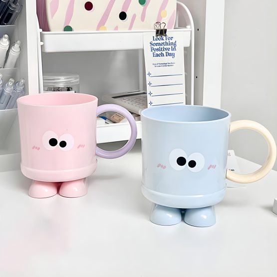 Taza plastico con ojos y patitas 8.5×9.8 cm