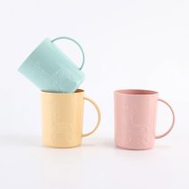 Taza de plastico jirafa colores pastel 8.5×10 cm