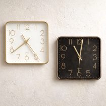 Reloj de pared cuadrado 28cm borde y numeros dorados