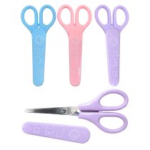 Tijera escolar con proteccion plastica 13.5cm