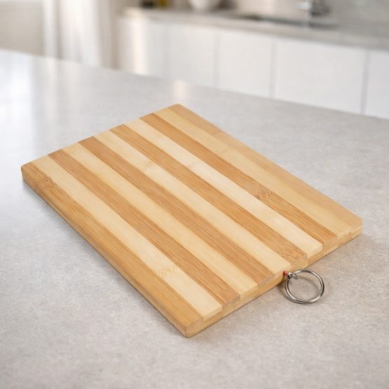 Tabla bambú c/ asa chica 24x34x1.8cm