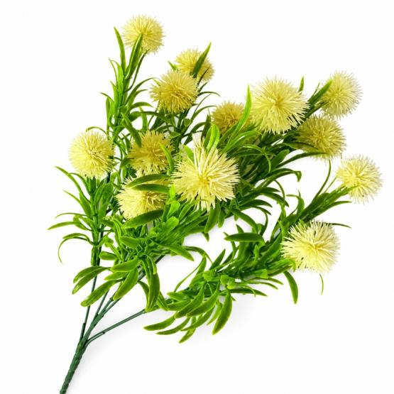 Follaje cardo con pasto